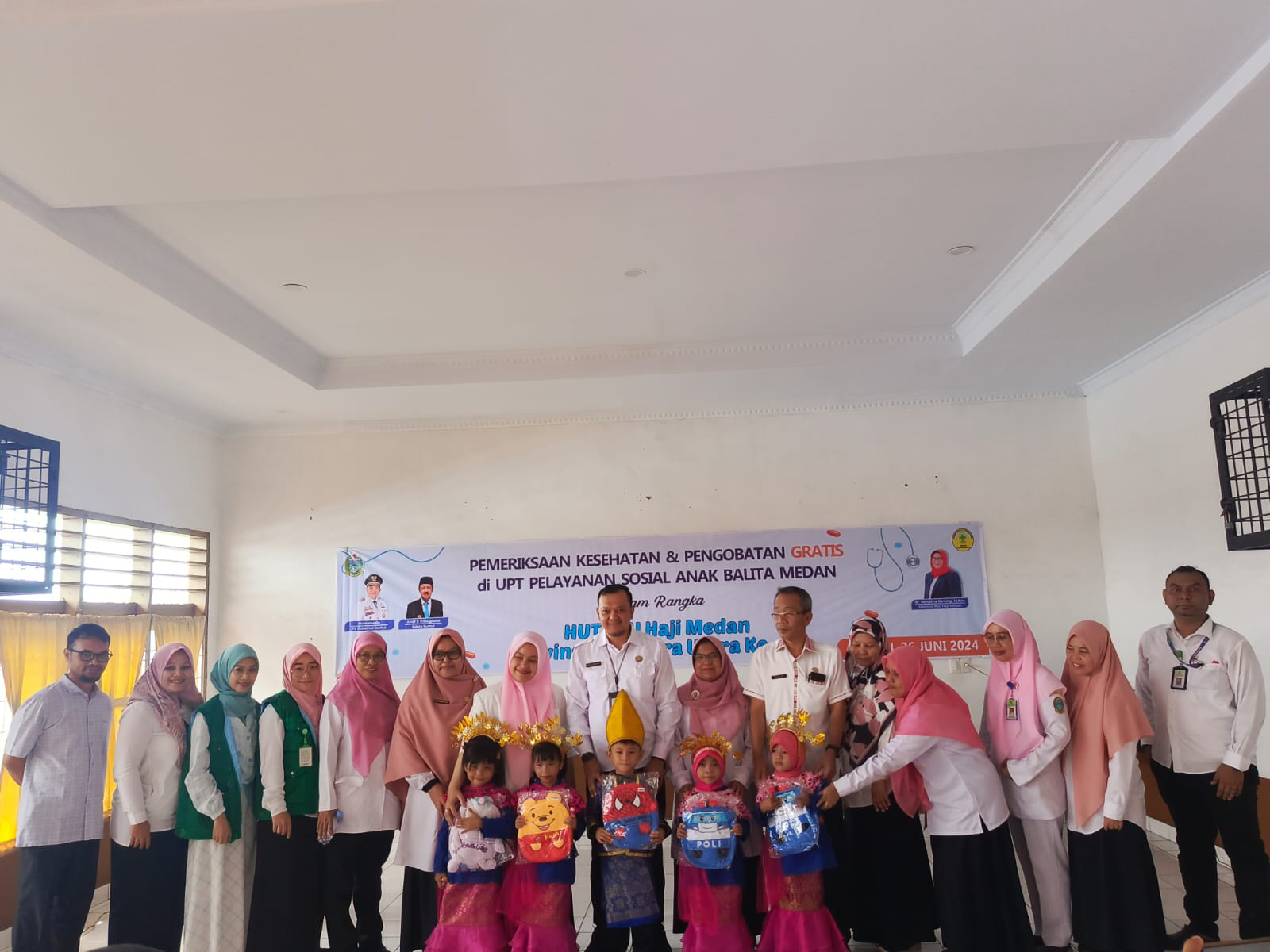 Kegiatan Bakti Sosial Ramaikan Peringatan HUT ke-32 RSU Haji Medan