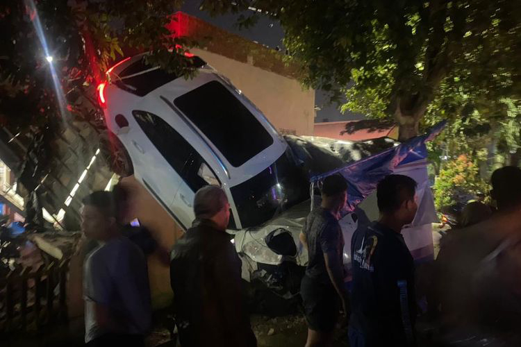 Kronologis Porche Tabrak Kantor Sat Samapta Polrestabes Medan