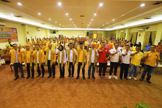Ormas MKGR Berikan Dukungan Penuh Untuk Pasangan Calon Walikota Pematangsiantar Mangatas Silalahi - Ade Sandrawati