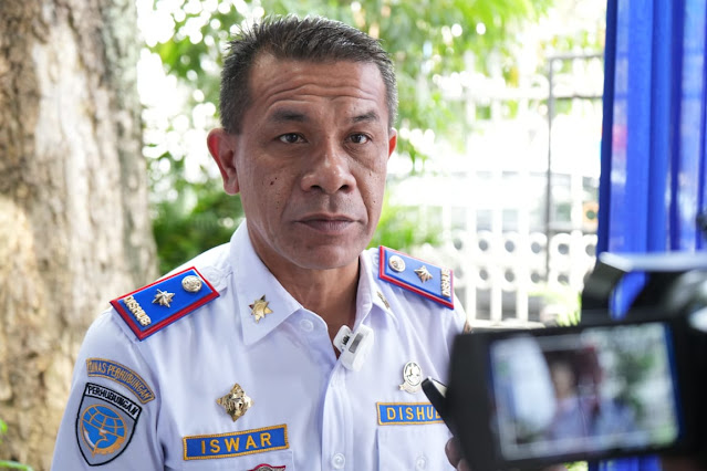 Pelataran Toko dan Minimarket di Medan Masuk Parkir Berlangganan