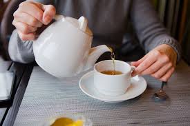 Minum Teh Saat Berbuka Puasa: Segar atau Berbahaya?
