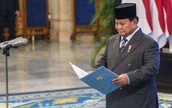Jejak Reshuffle Kabinet Indonesia: Demi Rakyat atau Sekadar Bagi-bagi Jatah?