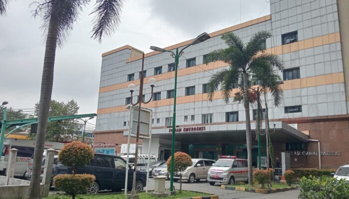 Fasilitas RSUD Dr Pirngadi Memprihatinkan: Atap IGD Bocor, Perawat Tampung Air Pakai Ember