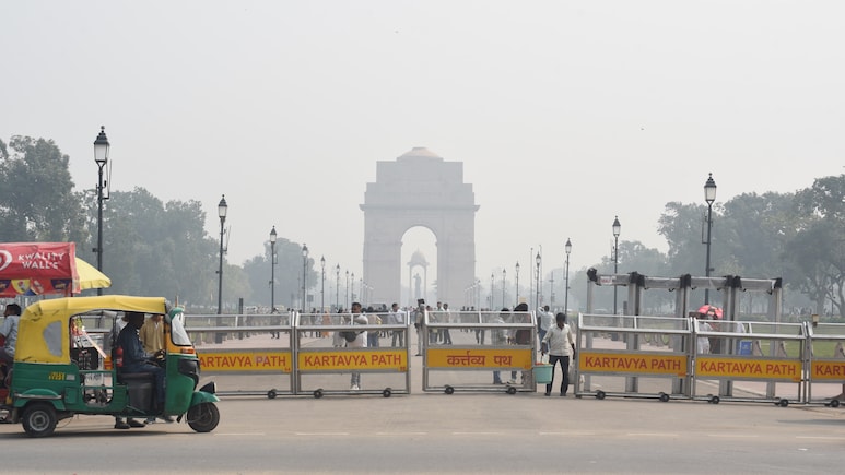 Setelah Malam Diwali, Langit Delhi Diselimuti Asap, Kualitas Udara Anjlok ke Level 'Sangat Buruk'