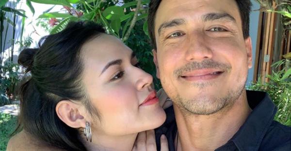 Raisa Diisukan Gugat Cerai Hamish, Foto Pernikahan Dihapus