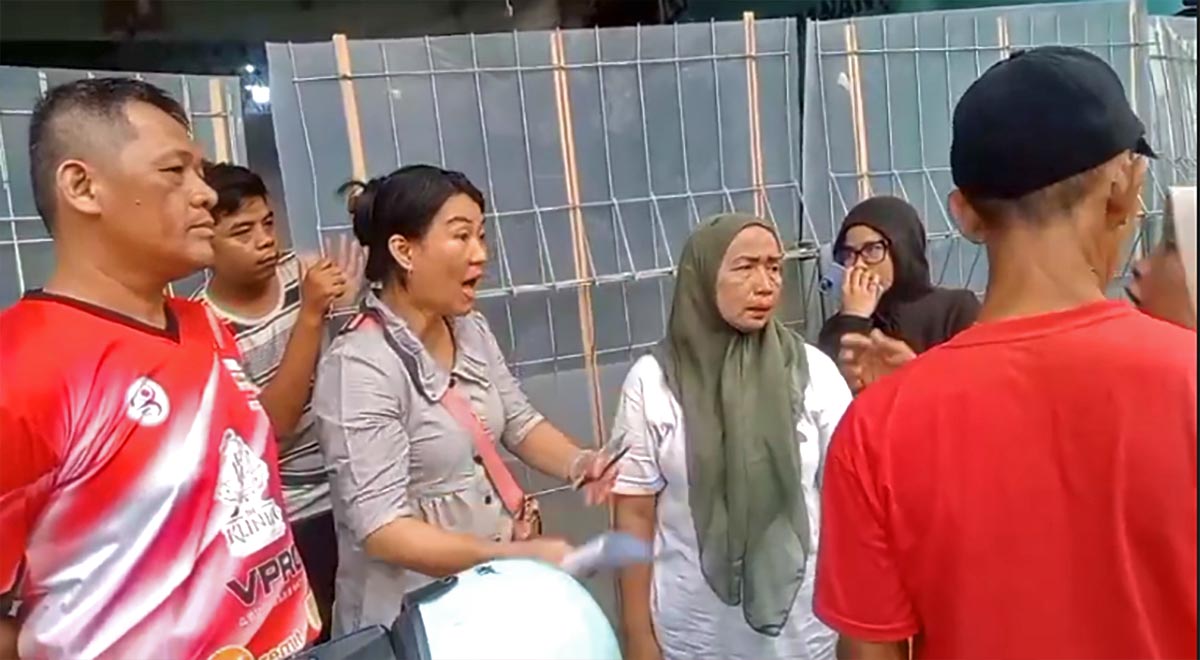 Warga Kembali Demo Dapur MBG Jalan Laksana Medan, Minta Berkas Lamaran Dikembalikan